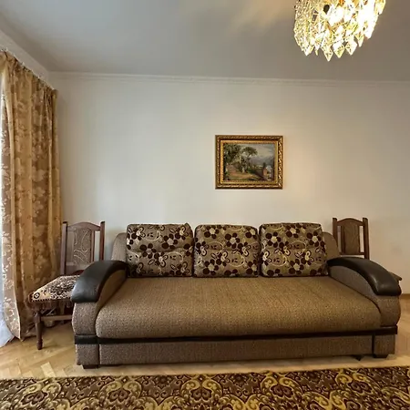 затишна 2 кімнатна