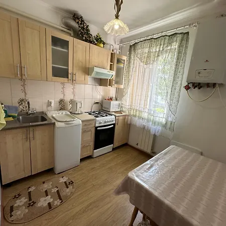 затишна 2 кімнатна Apartman Truszkavec